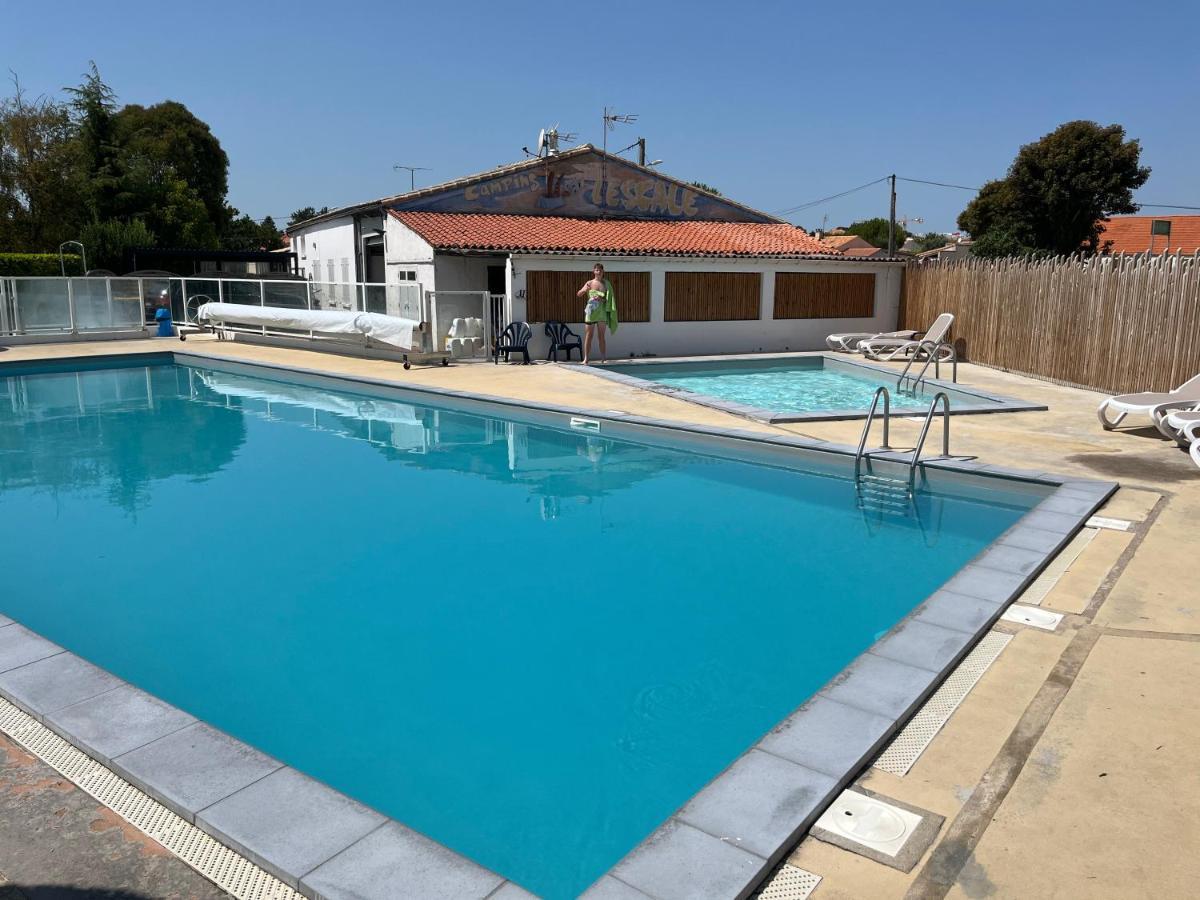 Mobil Home Avec Spacieuse Terrasse A Meschers Proche De Royan Exterior foto